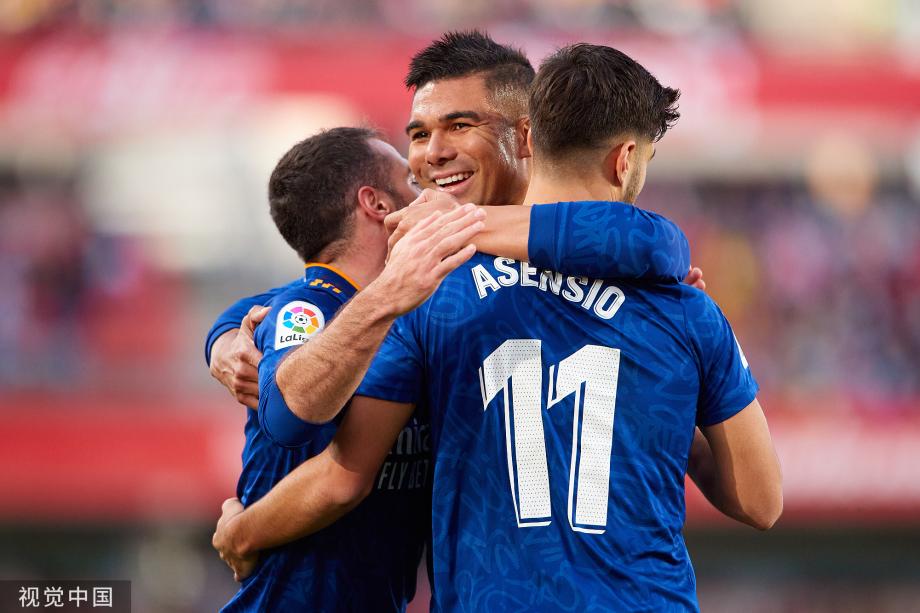 狼在攻防两 狼在攻防两