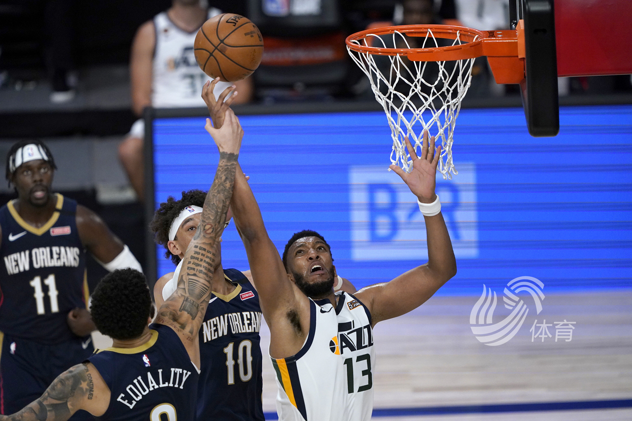 现了足球运 现了足球运